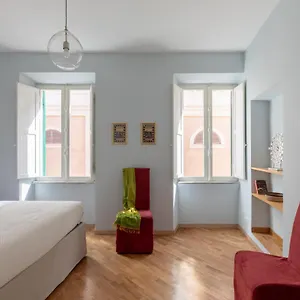 Iflat Trevi Charming Apartment